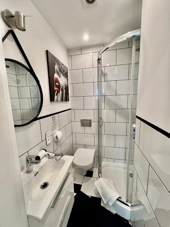 Unit Rooms Warszawa By Metro Rondo Onz Short Rent Idealne Pokoje Na Nocleg W Warszawie Bagian luar foto